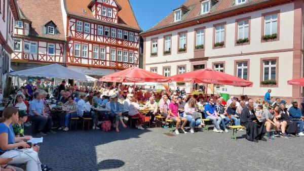 Bild Pfingsten auf dem Marktplatz Babenhausen
